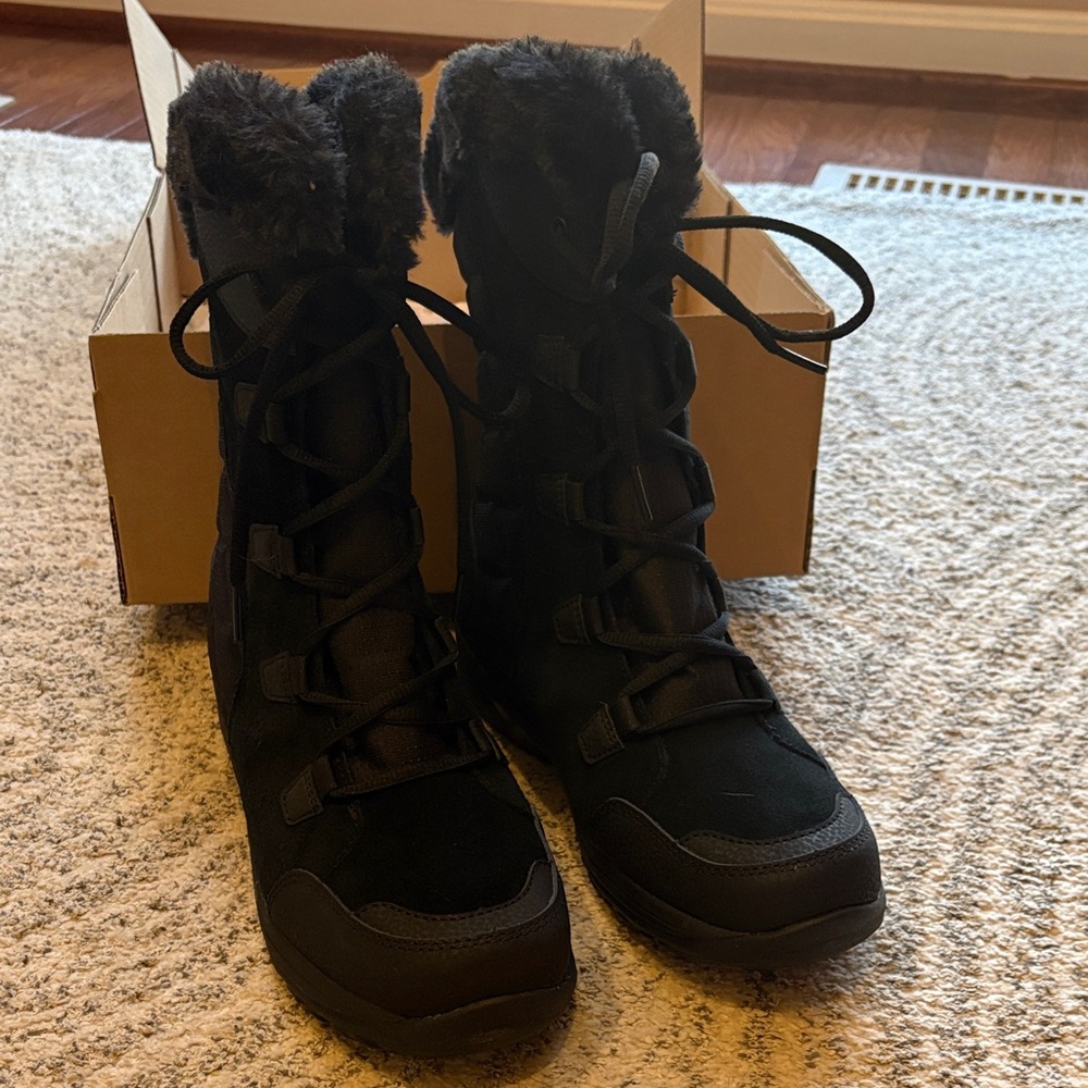 NWT Womens Columbia “Ice Maiden II” Black Fur-Lined Winter Boots